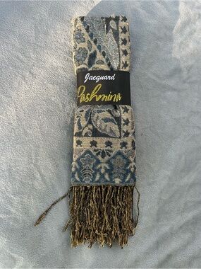 🐾2/$8- Jacquard Pashmina Scarf in Blue and Gold